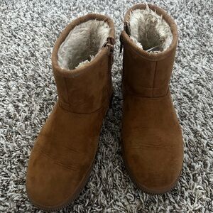 Cat & Jack Shoes | Cat & Jack Fur Lined Boots | Color: Tan | Size: 2